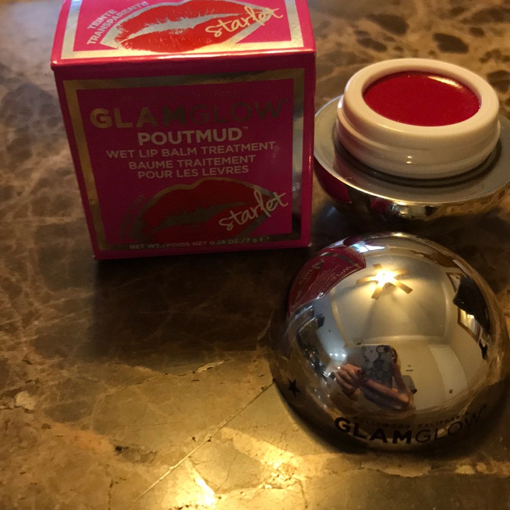 Glam glow lip mud in Scarlett